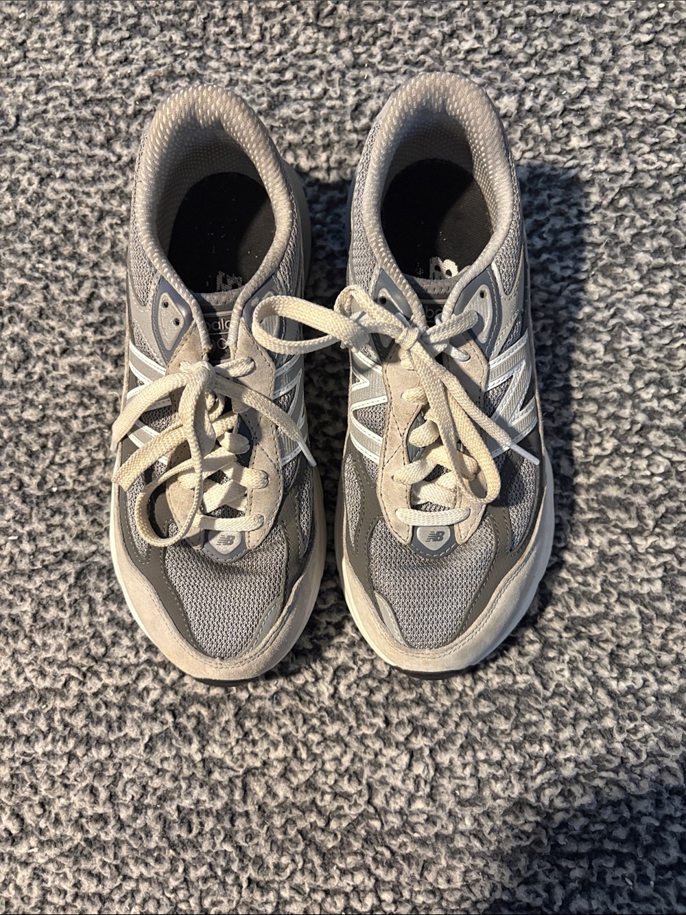New Balance Women’s size 6 990 V6 Sneakers in Grey Like New Condition!